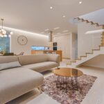 Investasi Rumah Tapak vs Apartemen: Mana yang Lebih Menguntungkan 2026?